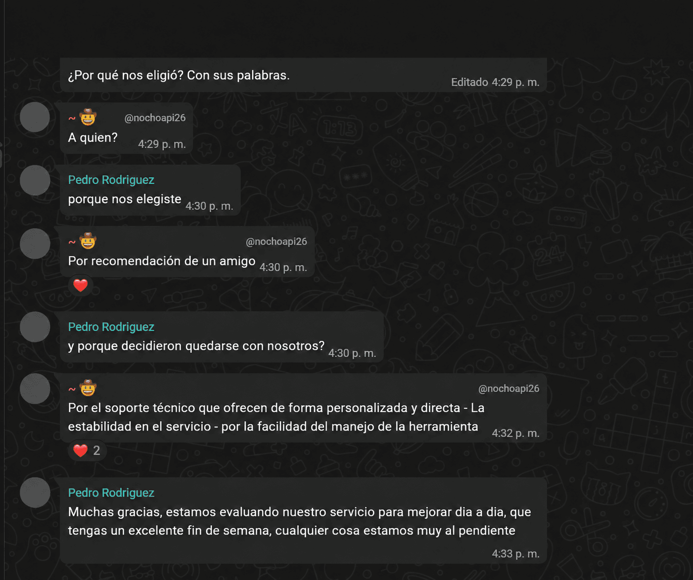 Conversación anonimizada en la que un cliente destaca el soporte técnico personalizado, la estabilidad del servicio y la facilidad de uso